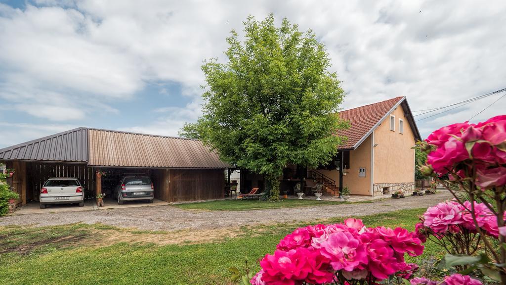 Apartment Tomasevic Slunj Eksteriør billede