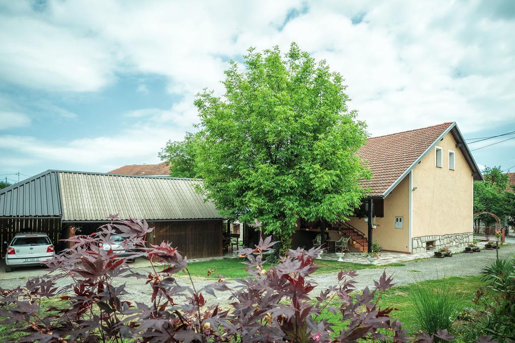 Apartment Tomasevic Slunj Eksteriør billede