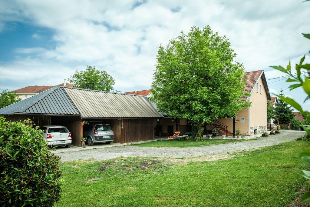 Apartment Tomasevic Slunj Eksteriør billede