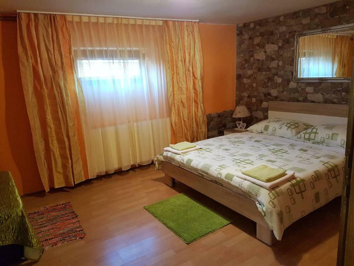 Apartment Tomasevic Slunj Eksteriør billede